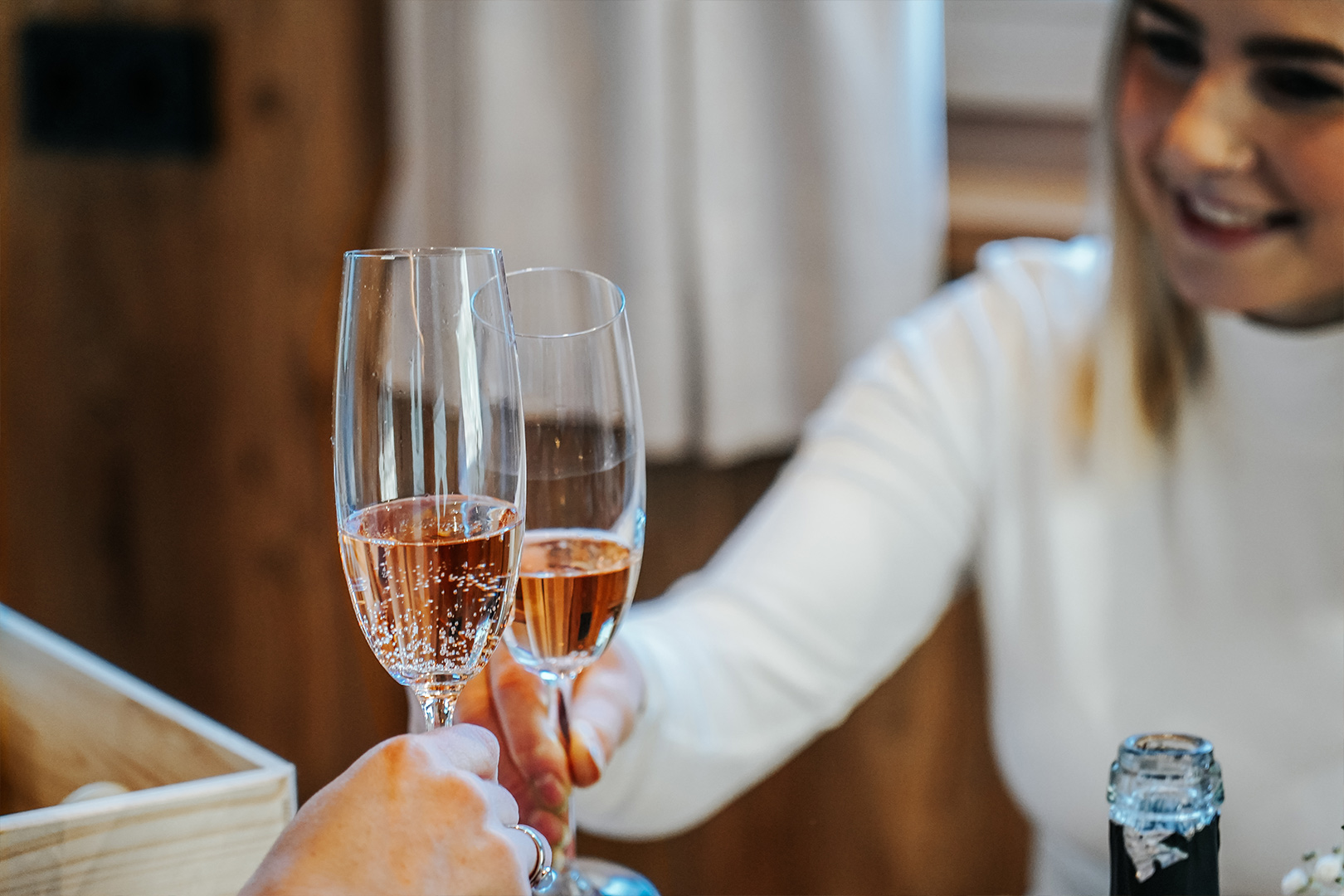naturhof-eibl_unterkunft-essen-4 Anstoßen mit Sekt am Naturhof Eibl in Großarl